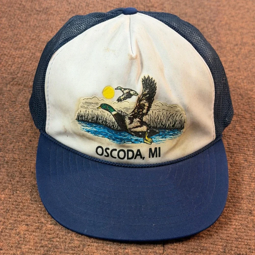 Vintage Oscoda MI Trucker Hat Mallard Duck Hunting Graphic Mesh Snapback Navy